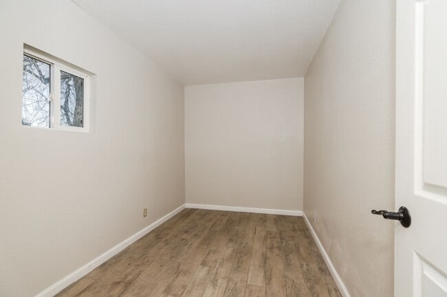 Building Photo - PURE Property Management Presents: 3 Bedroom 2 Bath in Santa Rosa. Water & Sewer Included !