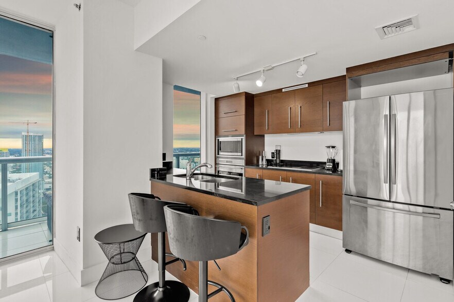 Building Photo - 631 Brickell Ave