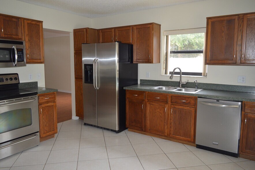 Building Photo - 2173 Martingale Pl