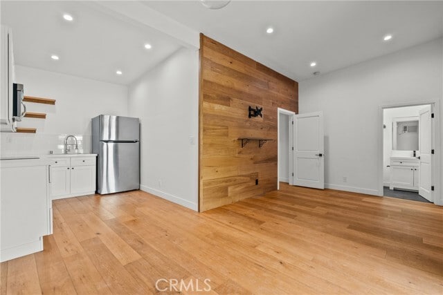 Building Photo - 23036 Burbank Blvd