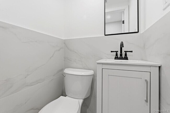 Building Photo - 452 Montauk Hwy