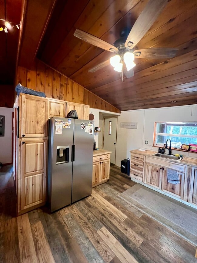 Building Photo - Charming 2-Bedroom Home in Moose Creek – D...