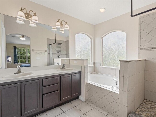 Building Photo - 437 Bridgewater Ct