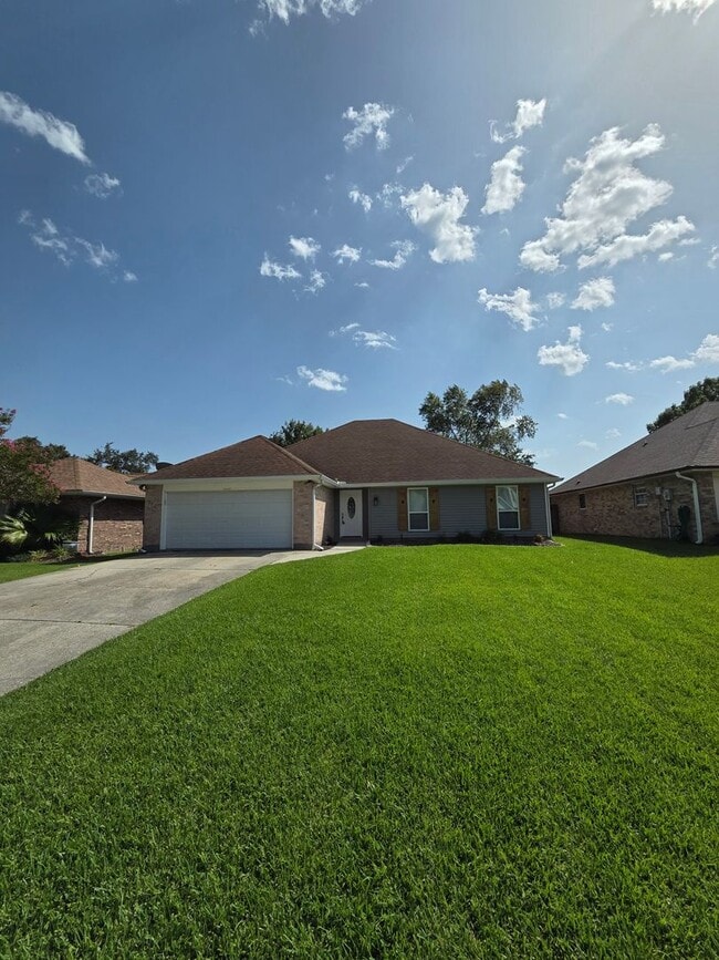 Building Photo - 117 Moonraker Dr