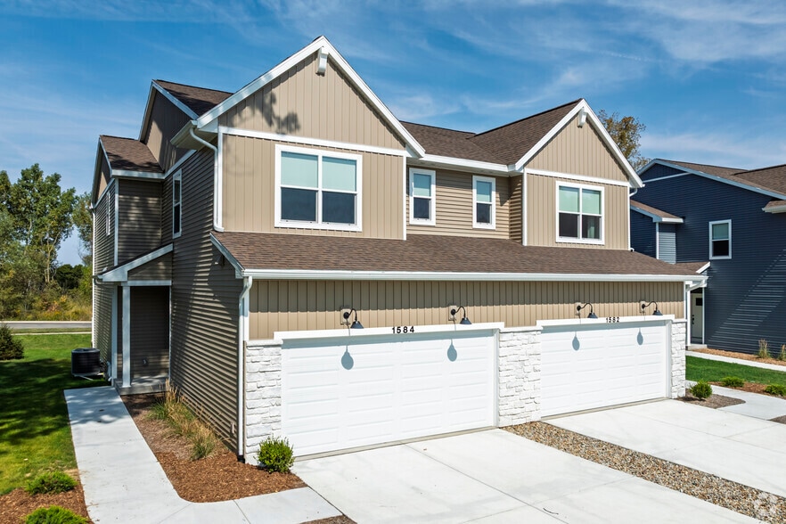 Primary Photo - Okemos Grand Reserve