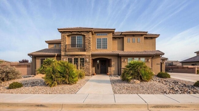 Building Photo - Six-Bedroom Home Includes Casita and RV Parking