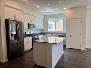 Building Photo - 5208 Surfwalk Wy