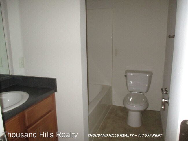 Building Photo - 3 br, 2 bath House - 2952 Vinyards Parkway #1