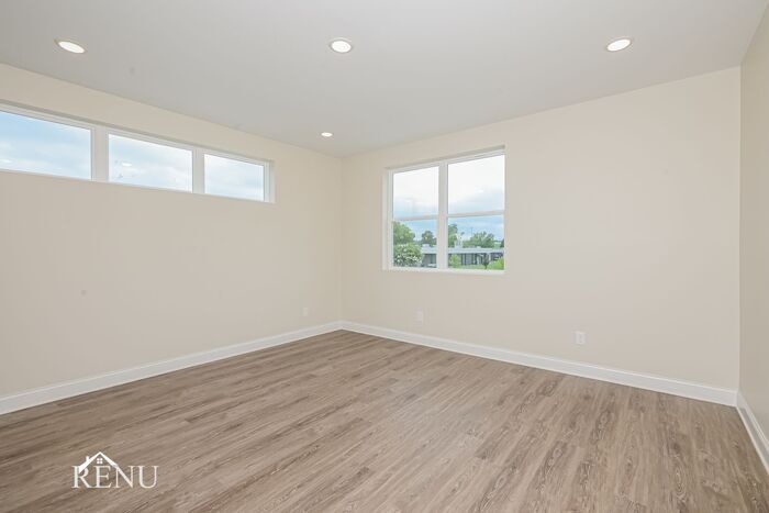 Building Photo - 5777 Sofias Cir