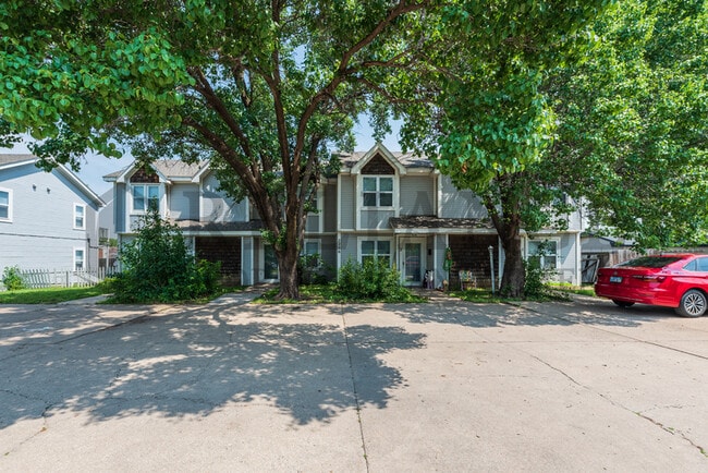Primary Photo - 7206-4 W Douglas Ave