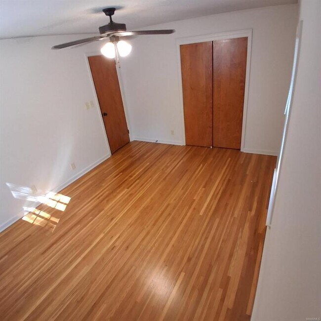 Building Photo - 3733 Royal Crest Dr