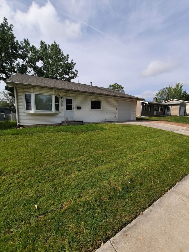 Primary Photo - 3 BEDROOM | 2 BATH | HOUSE | SINGLE GARAGE...