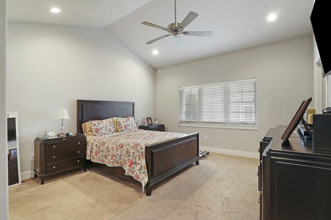 Building Photo - 4706 S Cottage Ln