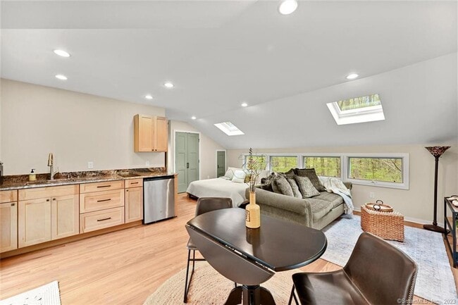 Building Photo - 170 CT-37