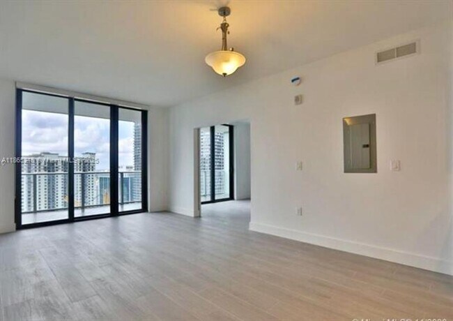 Building Photo - 1010 Brickell Ave