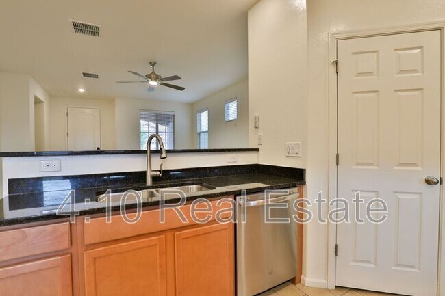 Building Photo - 5216 S 16th Pl