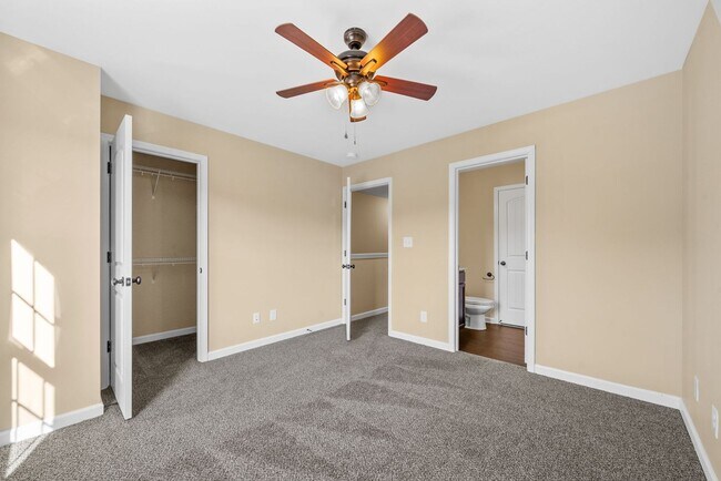 Building Photo - 161 Center Pointe Dr