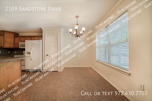 Building Photo - 2109 Sandstone Dr