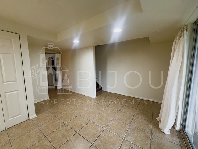 Building Photo - Gold Hill Townhome