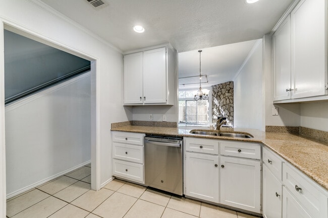 Building Photo - 2815 Welborn St