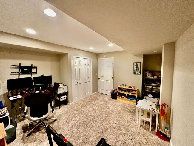 Building Photo - Wonderful 3-Bed Townhome Near Waneka Lake!