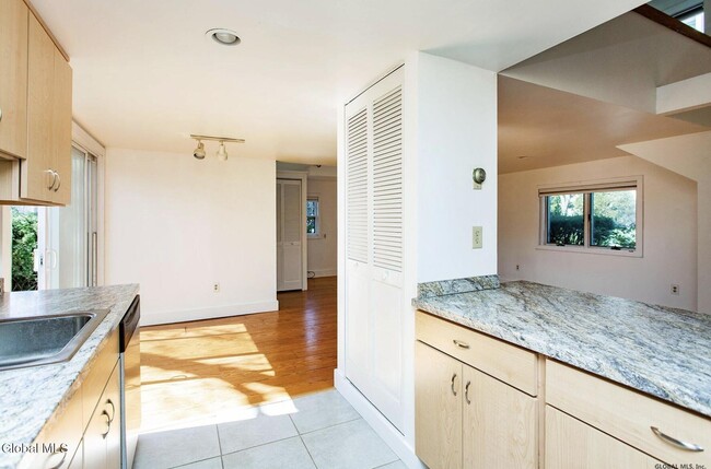 Building Photo - 586 N Broadway