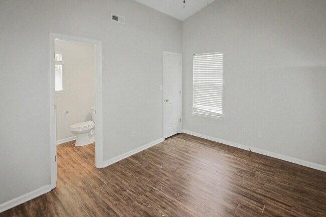 Building Photo - Beautifully Updated Ranch Home
