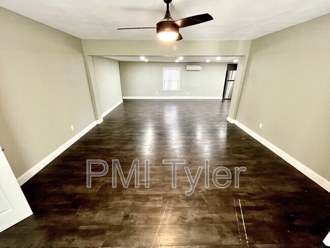 Building Photo - 223 Sunray St