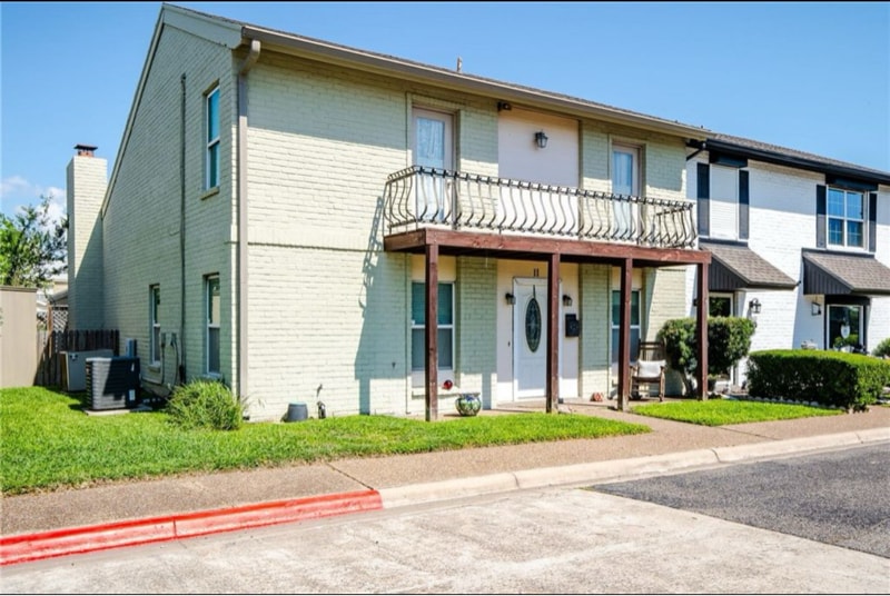 Building Photo - 11 Rock Creek Dr