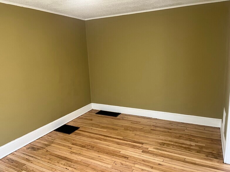 Building Photo - 131 Tolland St