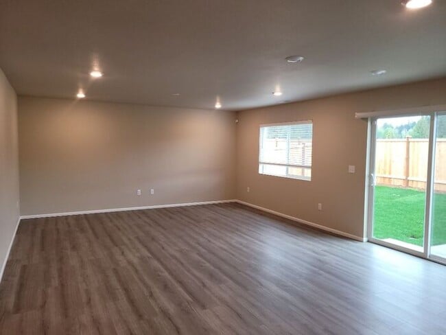 Building Photo - 4 Bed Plus Den in Sultan's New Daisy Crossing