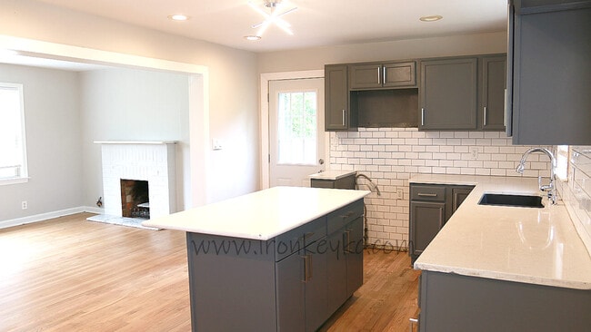 Building Photo - 3141 E Barker Cir