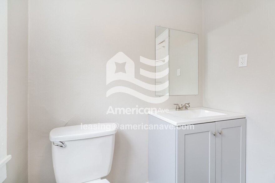 Building Photo - 1222 Main St