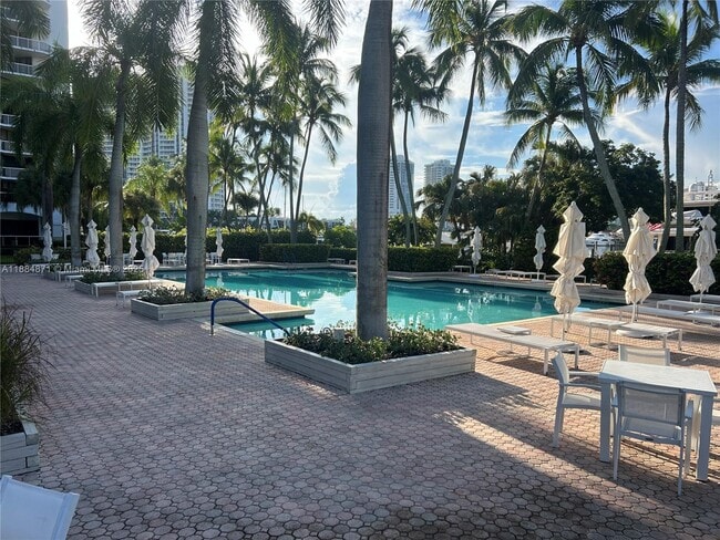 Building Photo - 3620 Yacht Club Dr