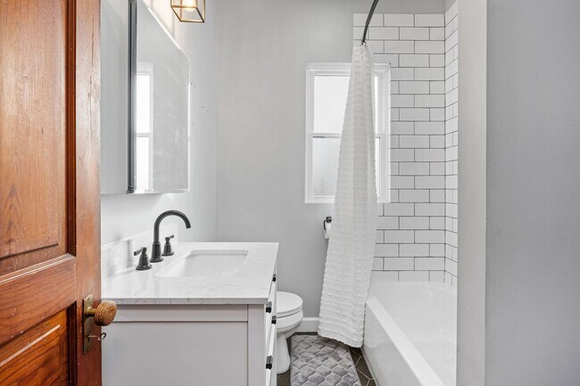 Building Photo - Serenity Living
