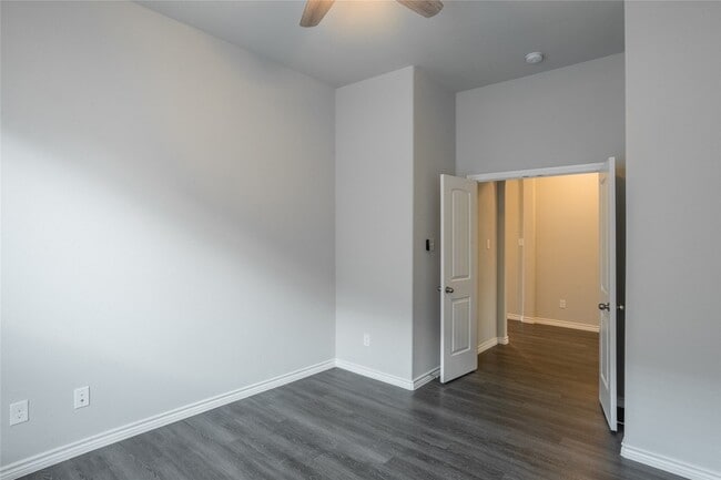 Building Photo - 1017 Lake Cypress Ln