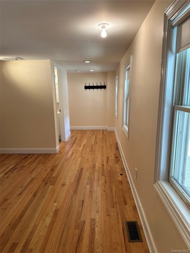 Building Photo - 162 Spring Rd