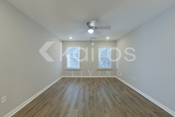 Building Photo - 121 Cottage Grove Rd