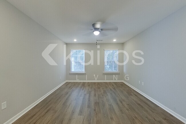 Building Photo - 121 Cottage Grove Rd