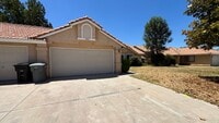 Building Photo - Three Bedroom, Two Bathroom Home in San Jacinto!