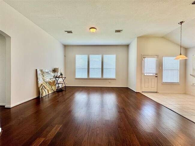 Building Photo - 2015 Lansing Cove Dr