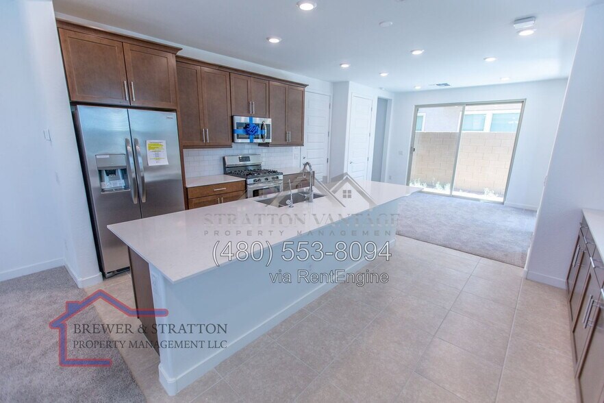 Building Photo - 1097 E Chapman Dr