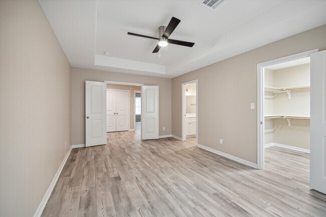 Building Photo - 4834 Pine Ave
