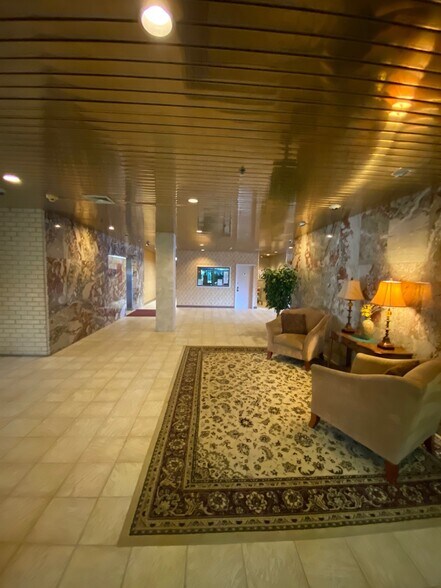 Building Photo - 2500 Mystic Valley Pky