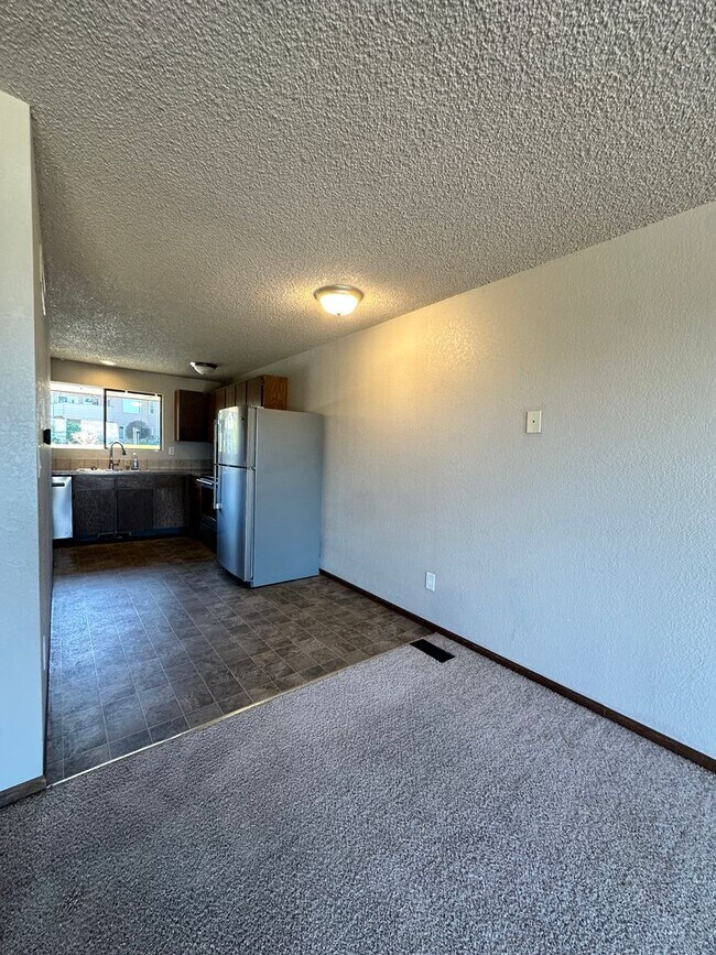 Building Photo - 1826 Rocklund Dr