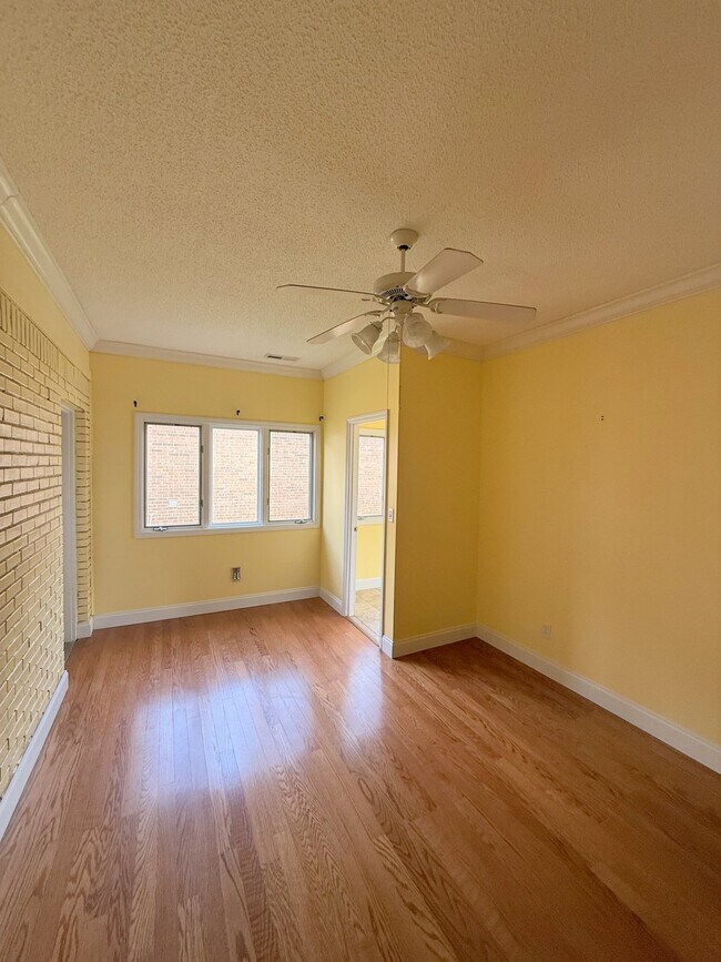 Building Photo - 15047 Ashmont Blvd SE