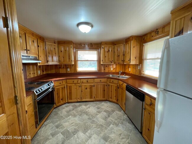 Building Photo - 114 Palmetto Dr