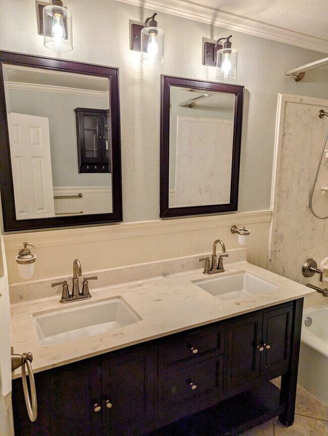 Building Photo - Updated 3/2 in Scott with Country Views!