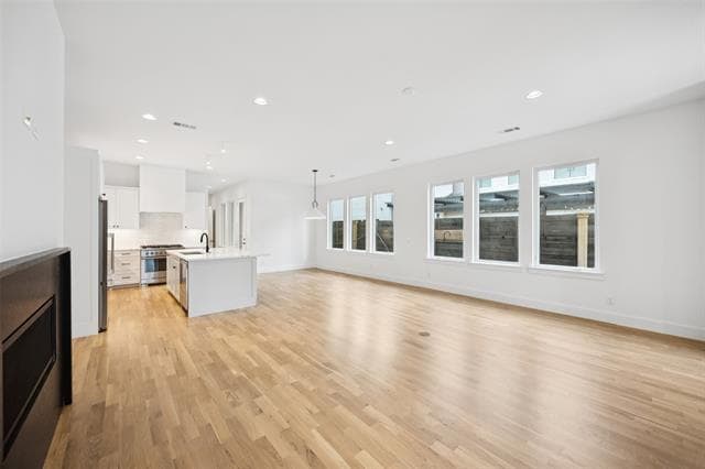 Building Photo - 5636 Winton St