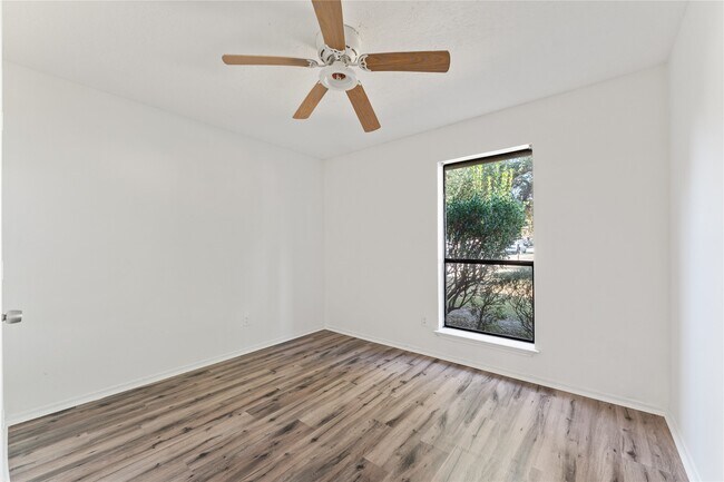 Building Photo - 9723 Cedar Bluff Dr